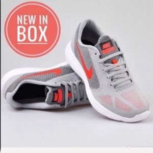 NWT Nike Women Revolution 3 Running
